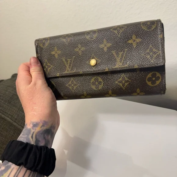 Louis Vuitton Monogram Wallet - Picture 4 of 6